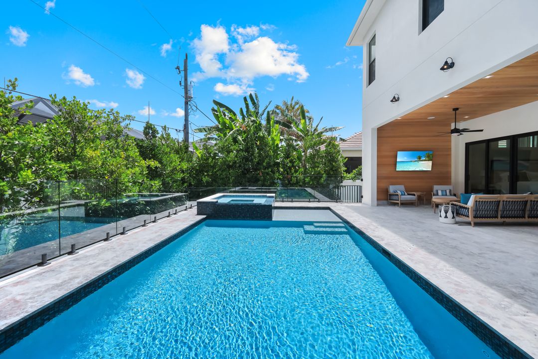 513 92nd Ave N, Naples, FL 34108