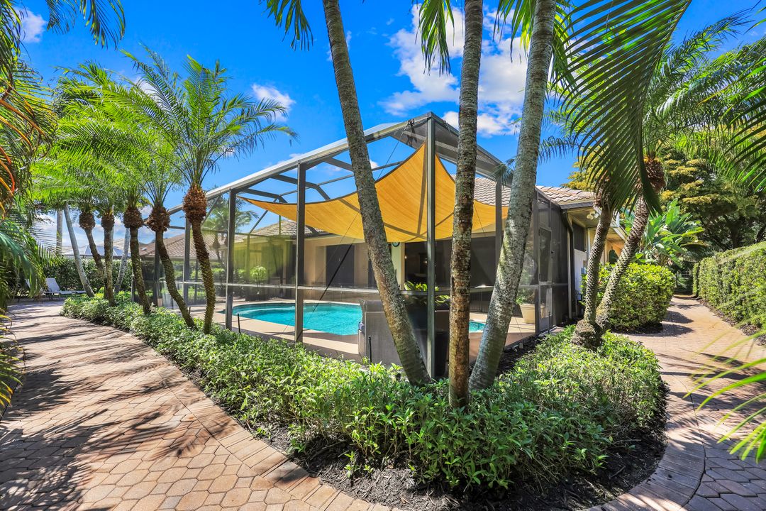 2039 Imperial Cir, Naples, FL 34110