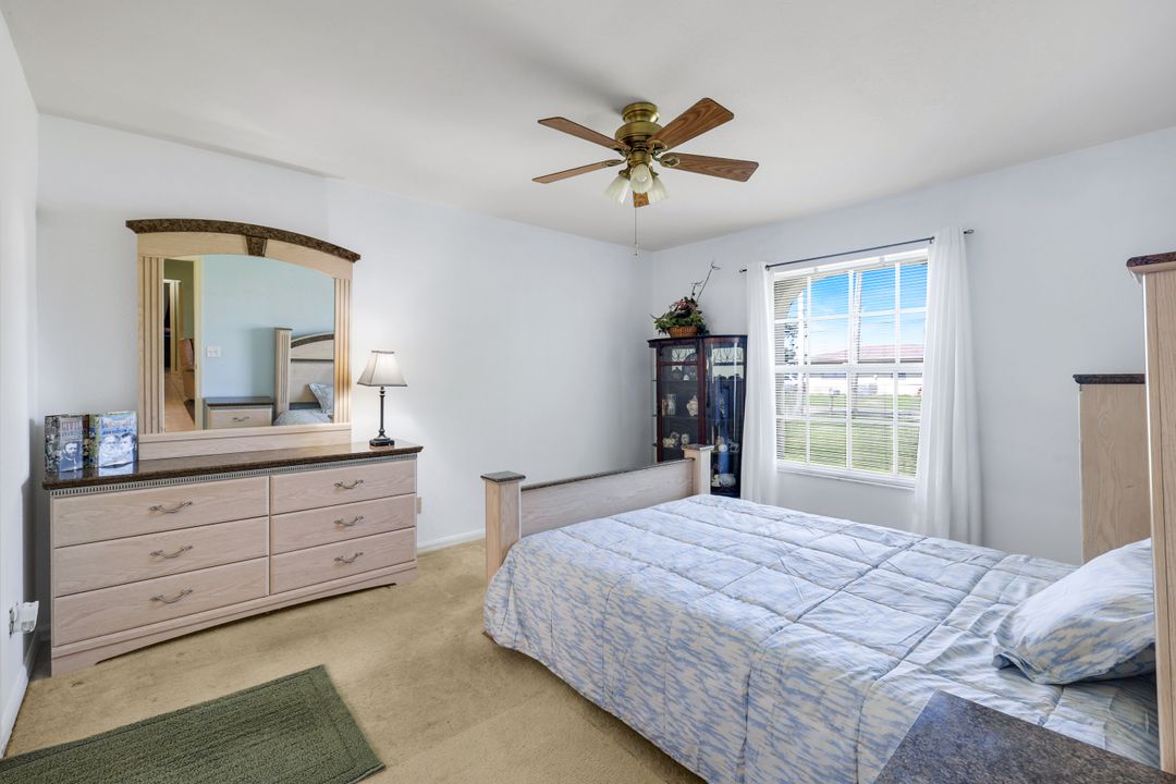 1015 SE 4th Pl, Cape Coral, FL 33990