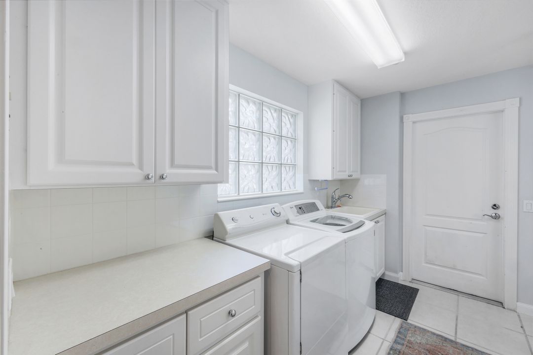 4251 Redonda Ln, Naples, FL 34119