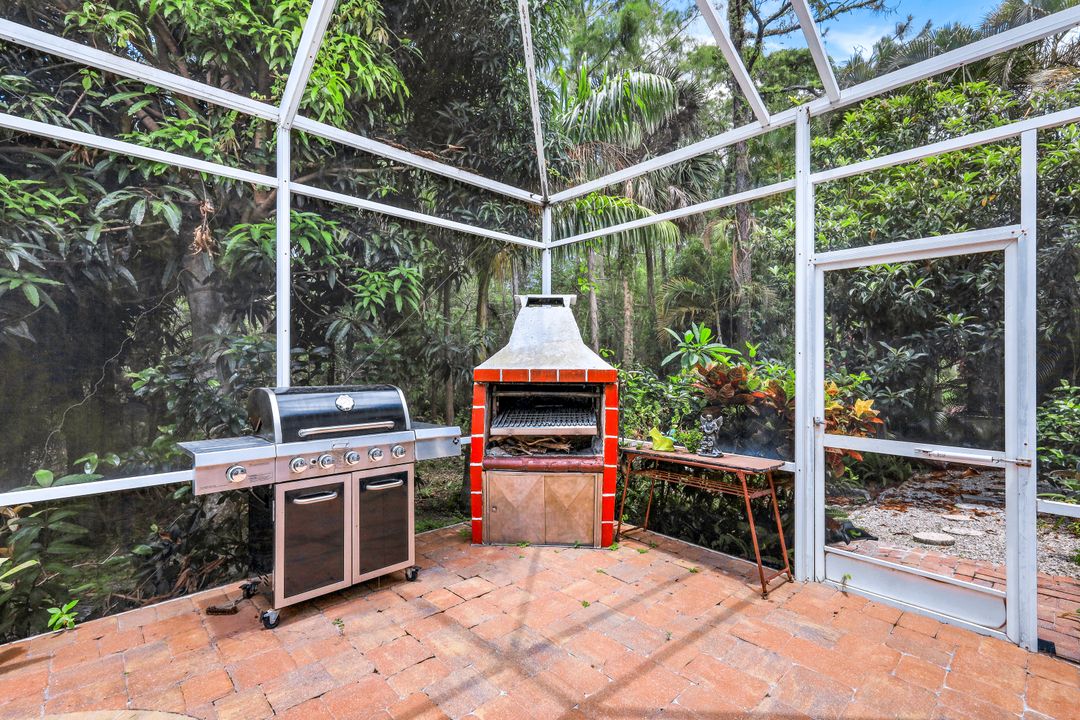 6689 Mill Run Rd, Naples, FL 34109