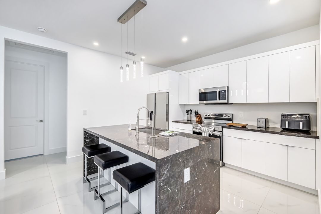 502 SW 25th Pl, Cape Coral, FL 33991