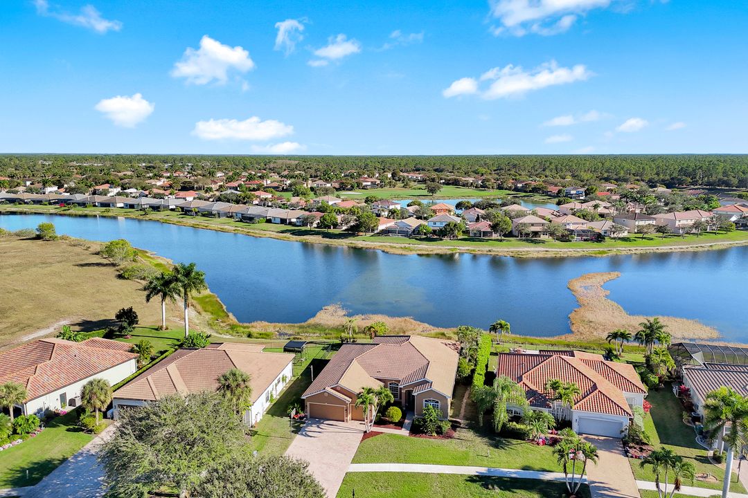 2143 Grove Dr, Naples, FL 34120