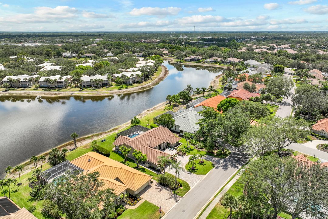 3730 Lakemont Dr, Bonita Springs, FL 34134