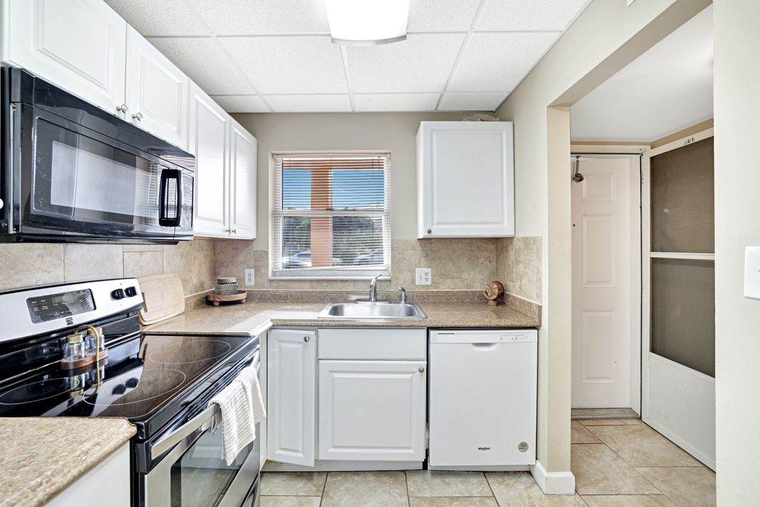 170 Turtle Lake Ct  #109, Naples, FL 34105