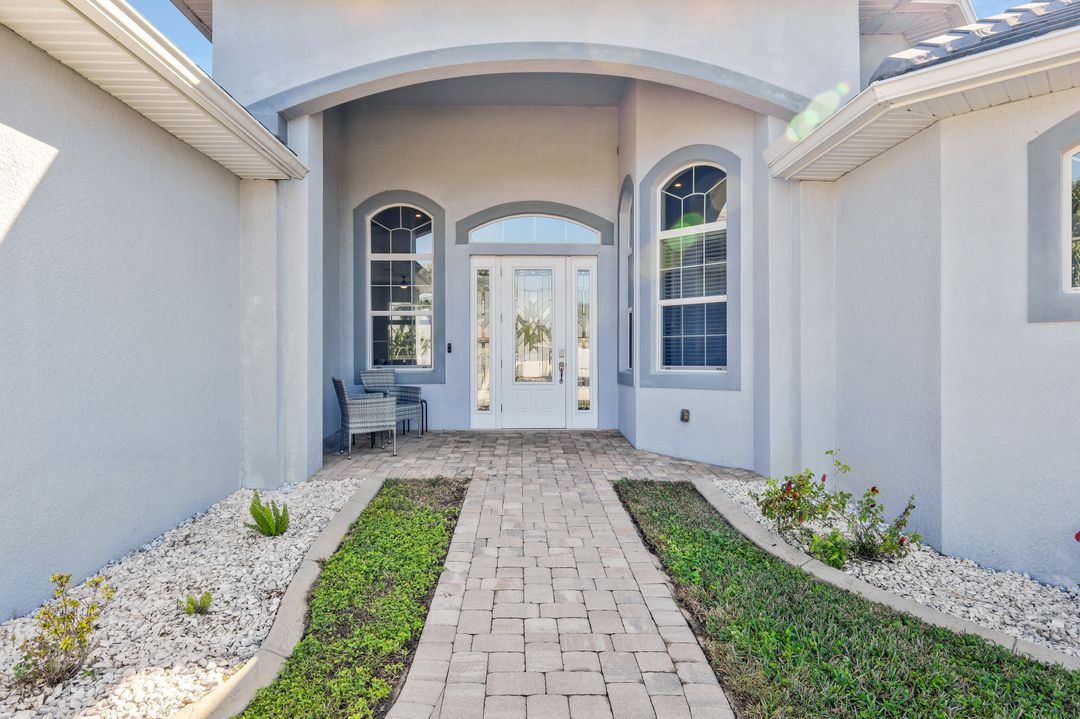 4909 Seville Ct, Cape Coral, FL 33904