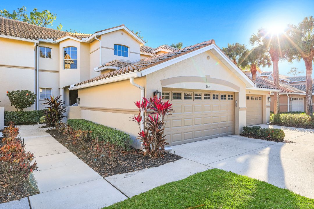 8490 Danbury Blvd #205, Naples, FL 34120