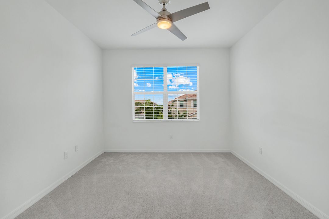 2858 Blossom Wy, Naples, FL 34120