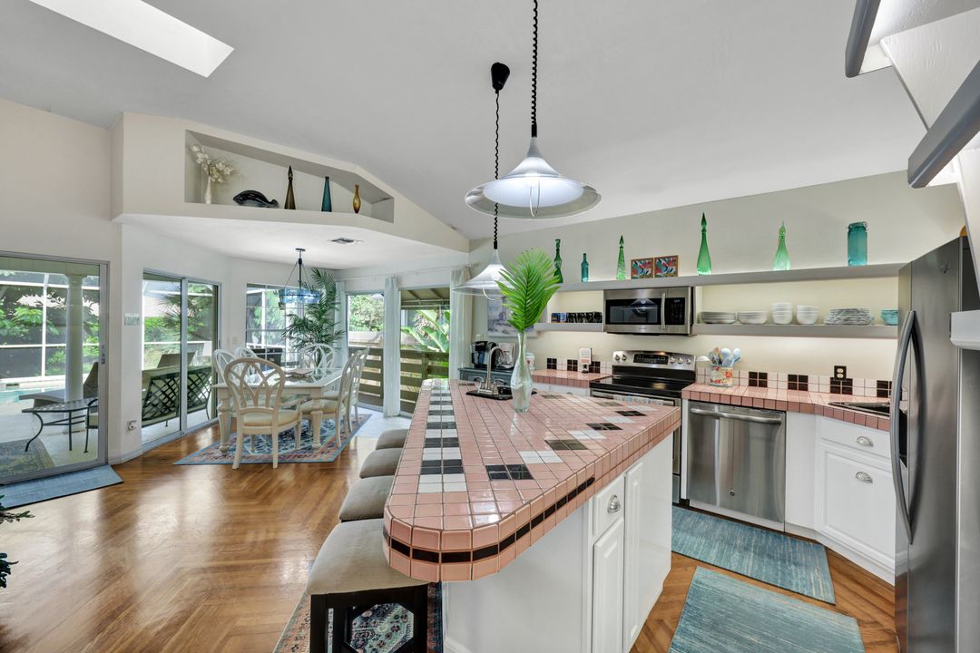 531 91st Ave N, Naples, FL 34108