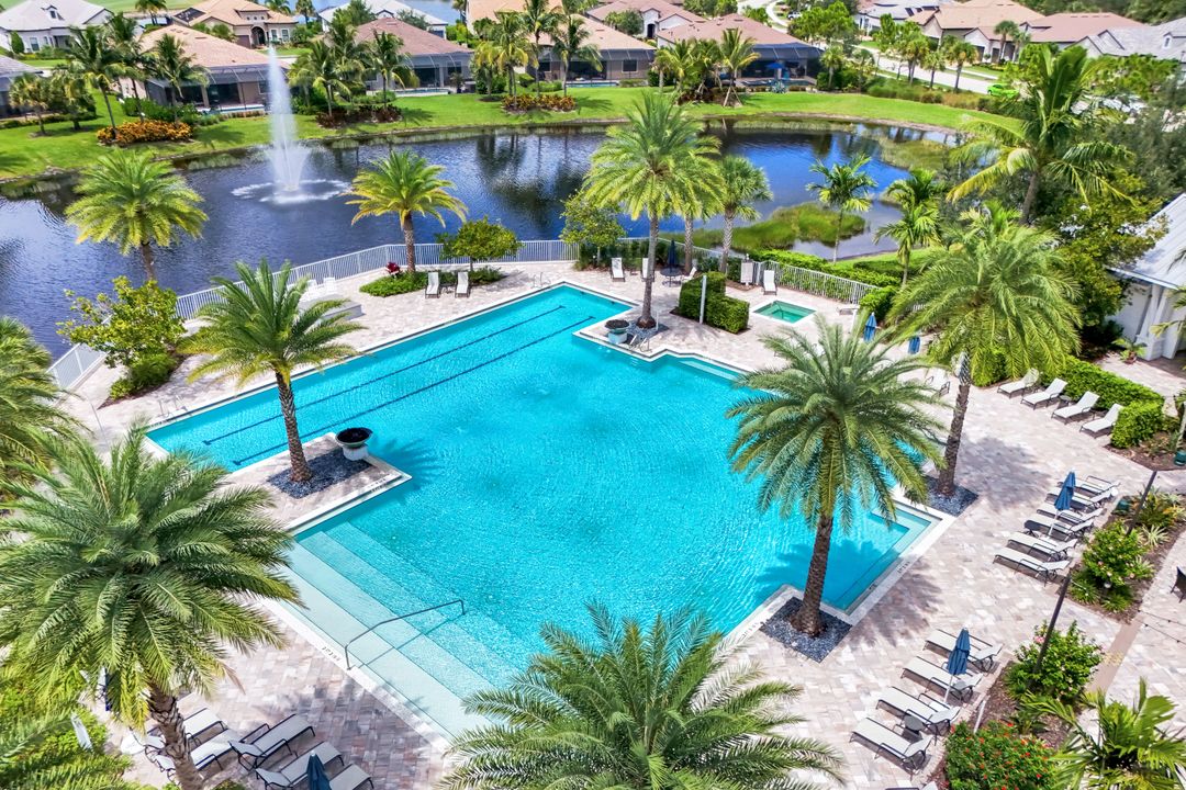 9721 Everglades Dr, Naples, FL 34120