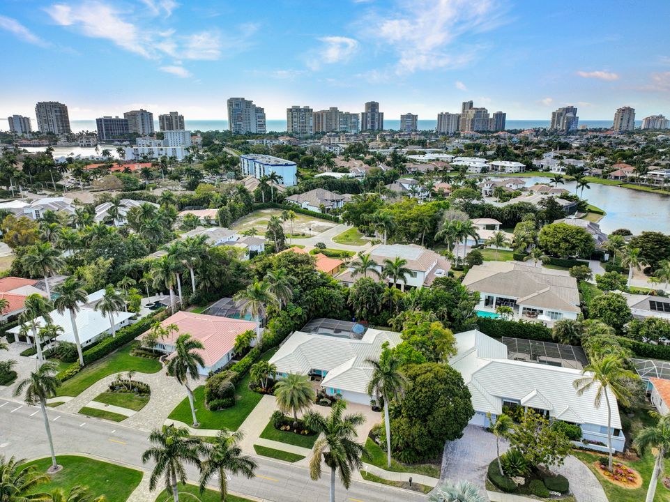 735 Old Trail Dr, Naples, FL 34103