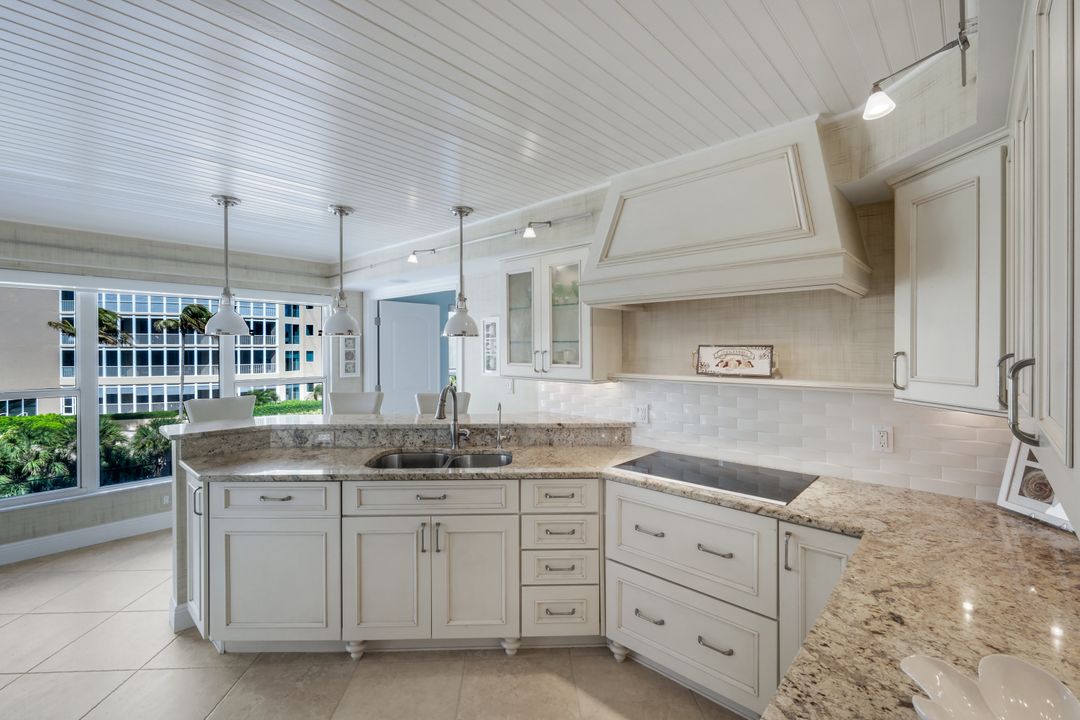 4451 Gulf Shore Blvd N #501, Naples, FL 34103