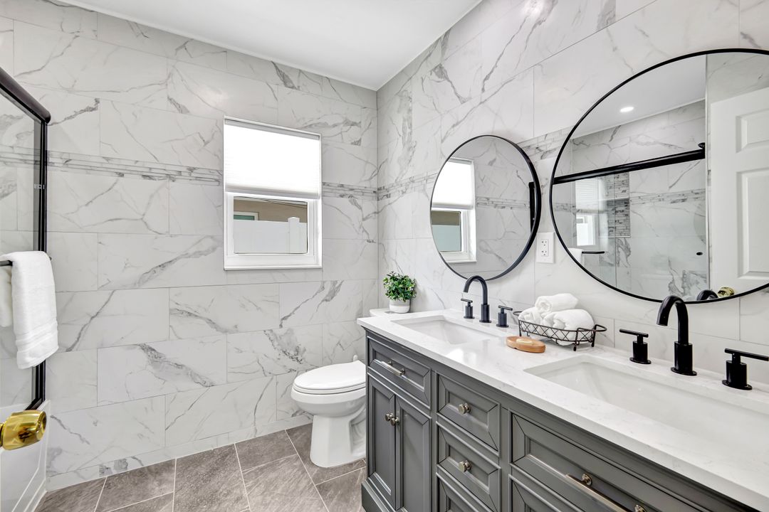 701 93rd Ave N, Naples, FL 34108