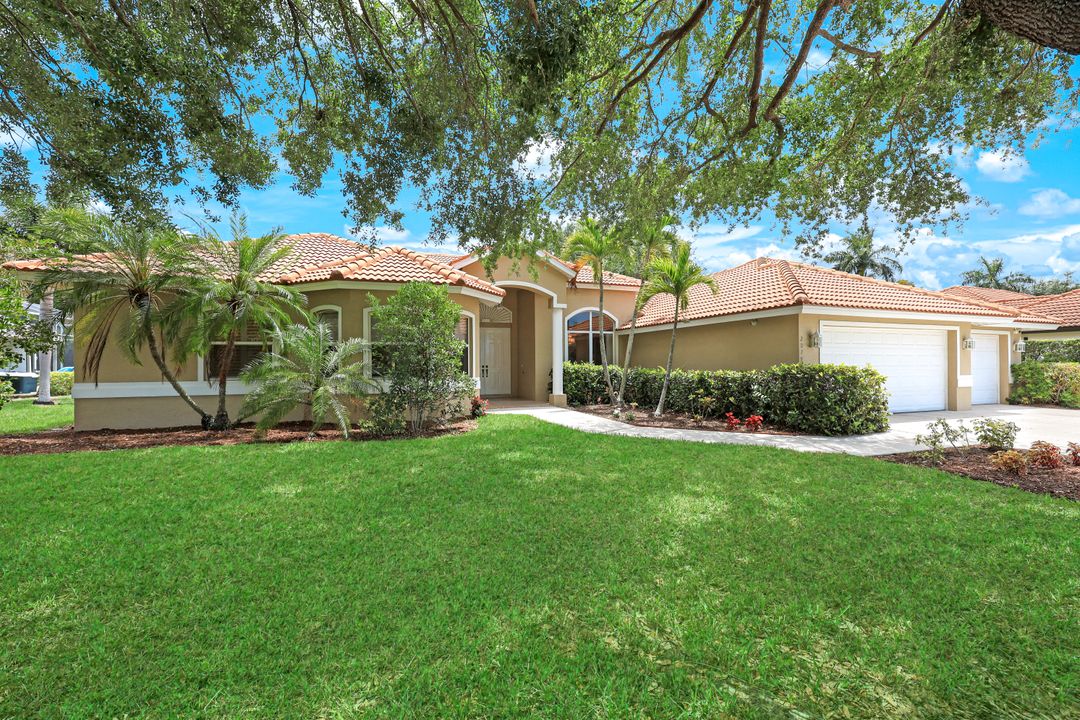 2079 Imperial Cir, Naples, FL 34110