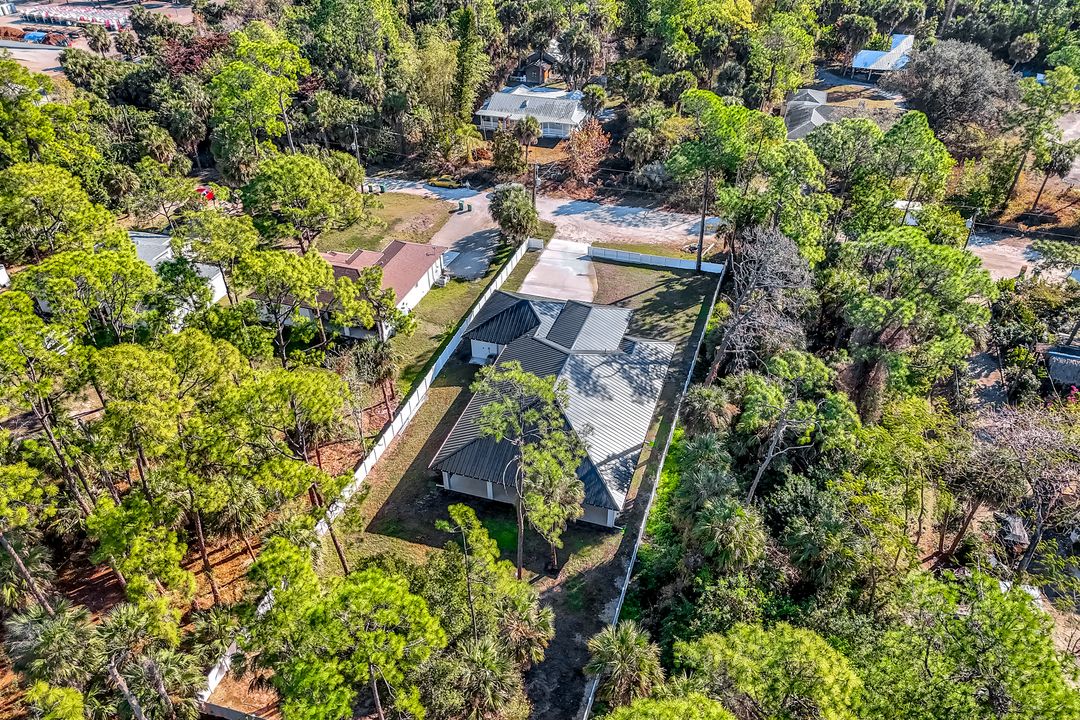 1853 Della Dr, Naples, FL 34117