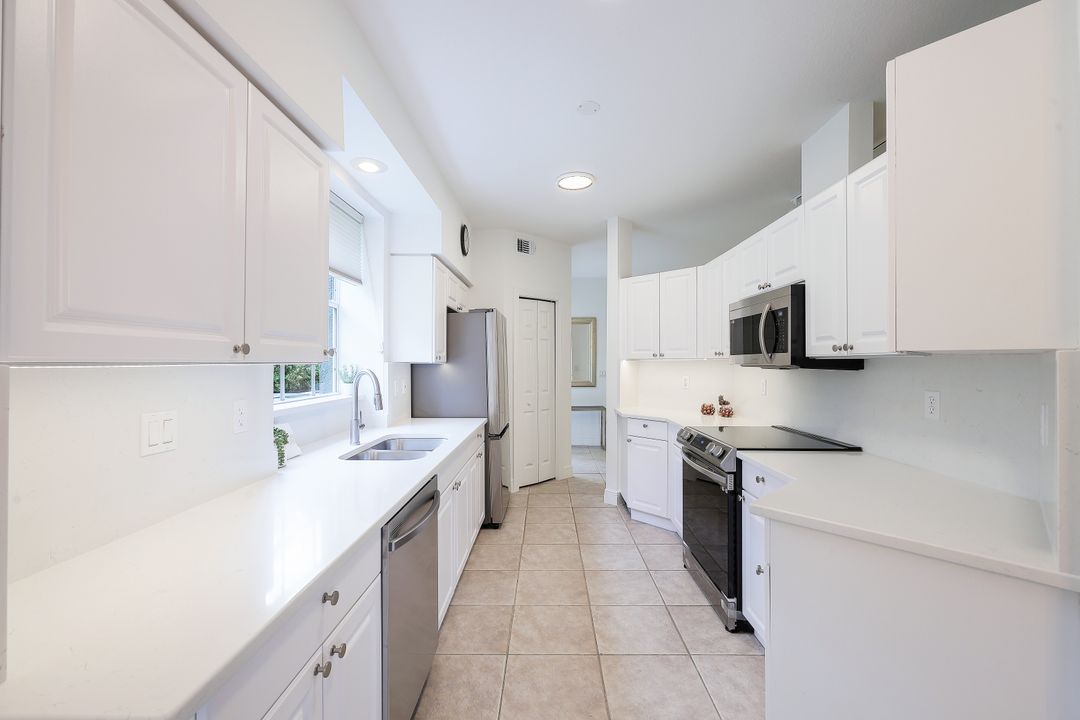 515 Laguna Royale Blvd  #102, Naples, FL 34119