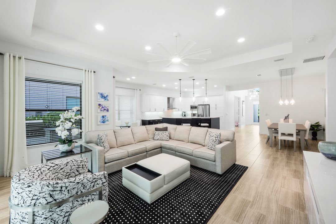 13836 Luna Dr, Naples, FL 34109
