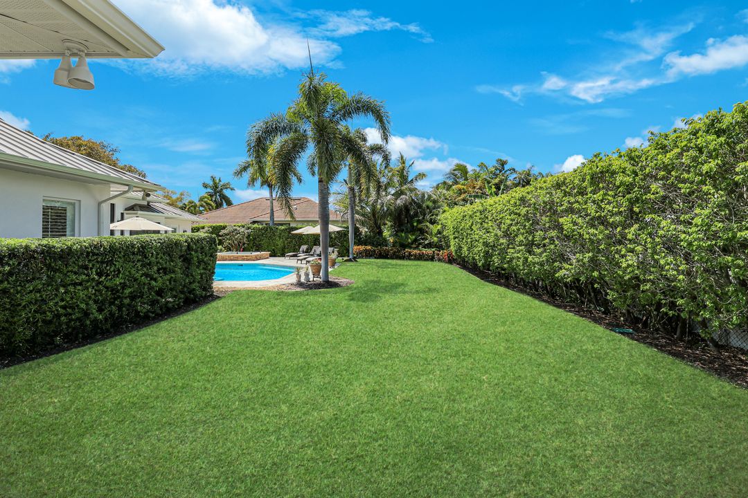 641 Pine Ct, Naples, FL 34102