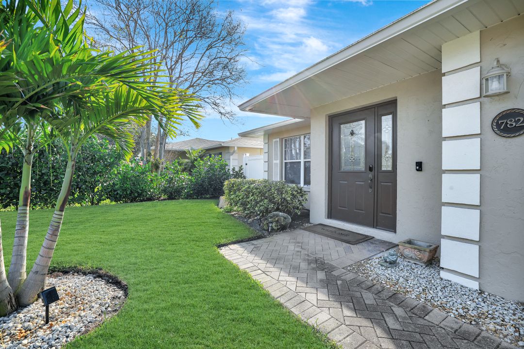 782 103rd Ave N, Naples, FL 34108