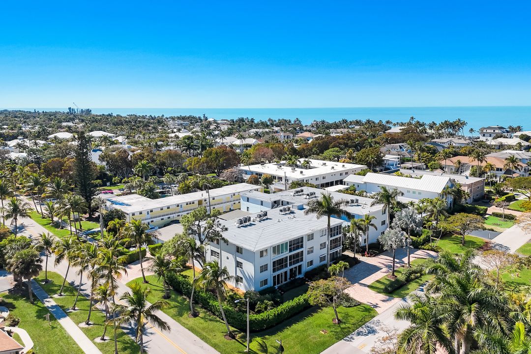 280 2nd Ave S #103, Naples, FL 34102