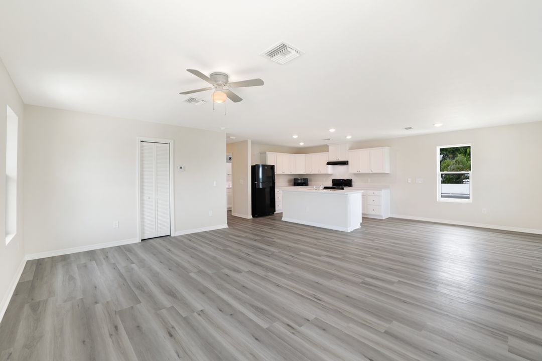 627 Palm Dr, Naples, FL 34114