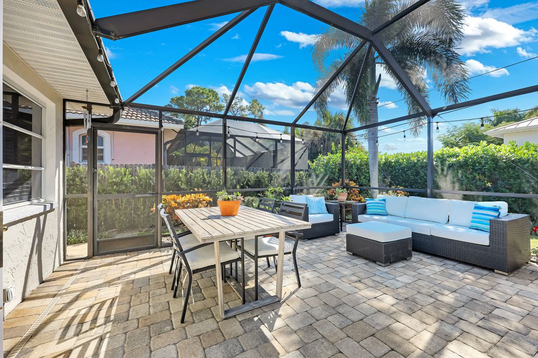 768 96th Ave N, Naples, FL 34108
