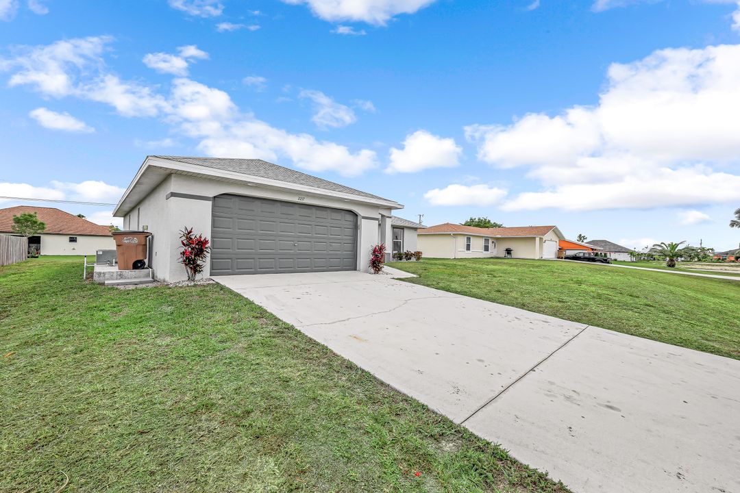2217 SW 3rd Pl, Cape Coral, FL 33991