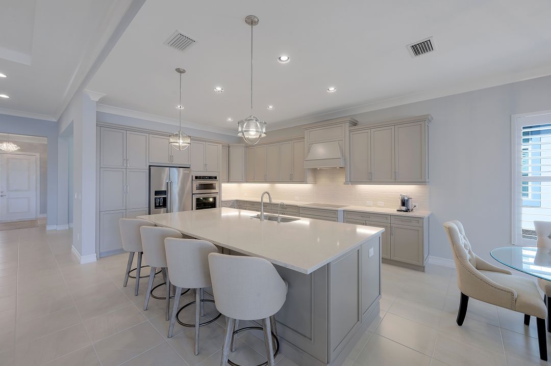 6177 Megans Bay Dr, Naples, FL 34112