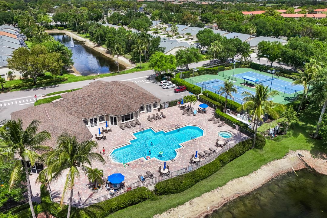 8612 Ibis Cove Cir, Naples, FL 34119