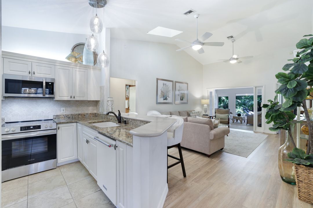 21707 Sungate Ct, Estero, FL 33928