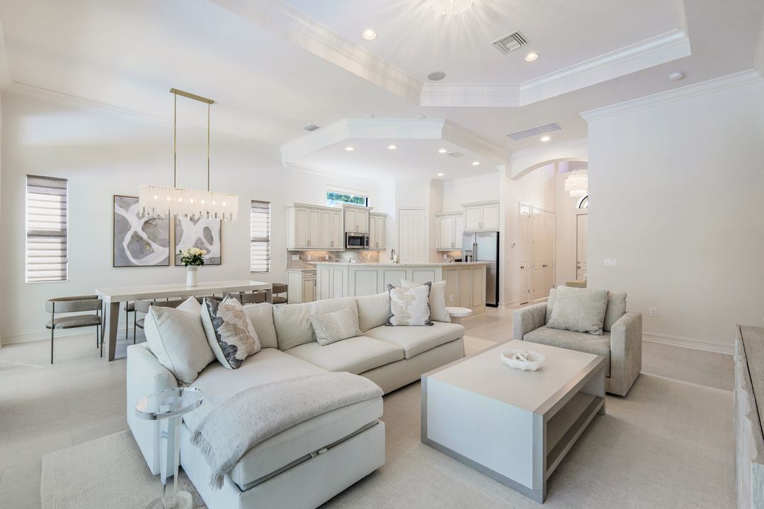 7319 Lantana Cir, Naples, FL 34119