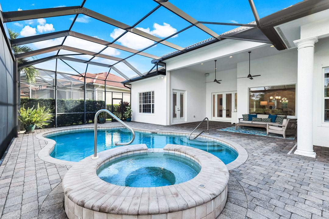 5799 Hammock Isles Dr, Naples, FL 34119