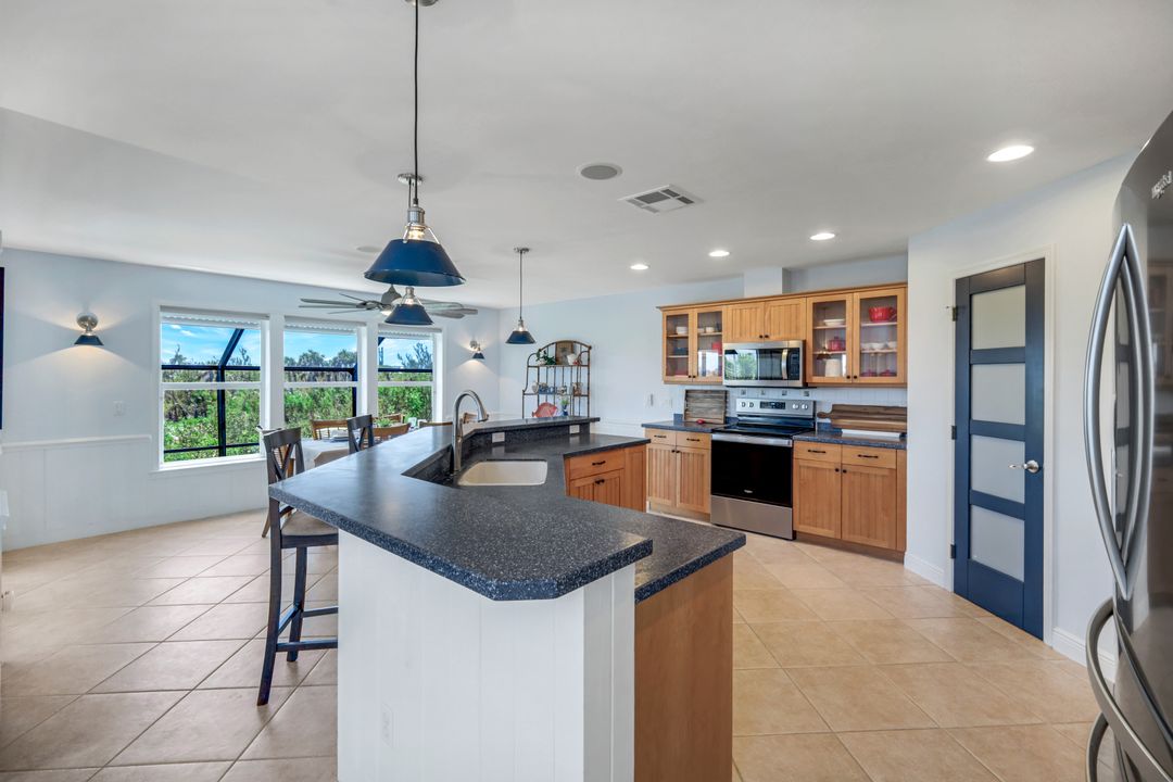 654 Sea Oats Dr, Sanibel, FL 33957
