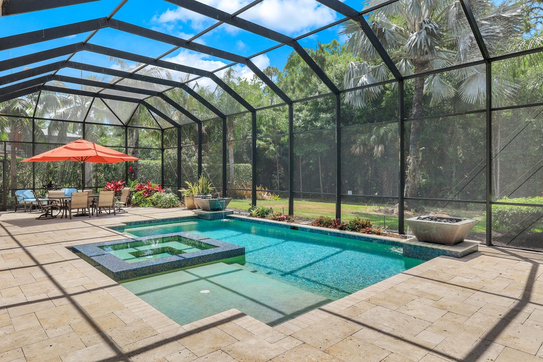 6477 Costa Cir, Naples, FL 34113