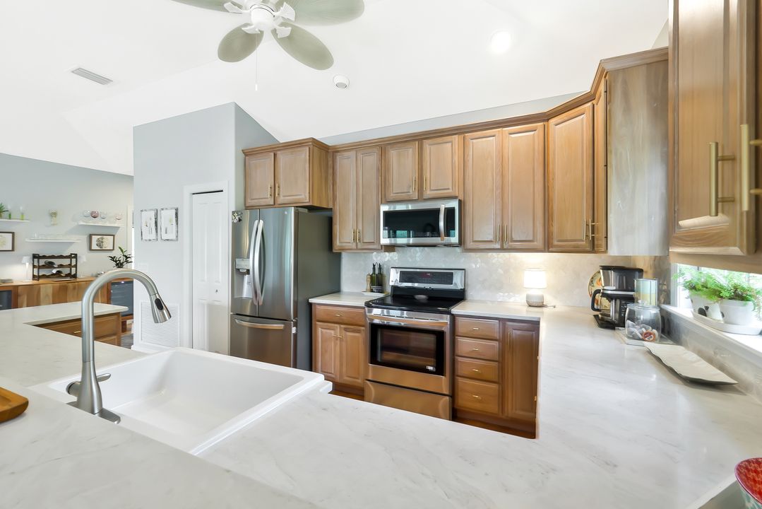 2130 Sunset Cir, Sanibel, FL 33957