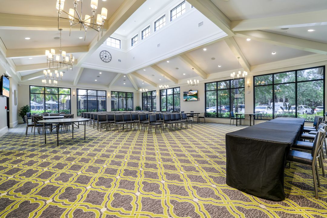 7113 Live Oak Dr, Naples, FL 34114