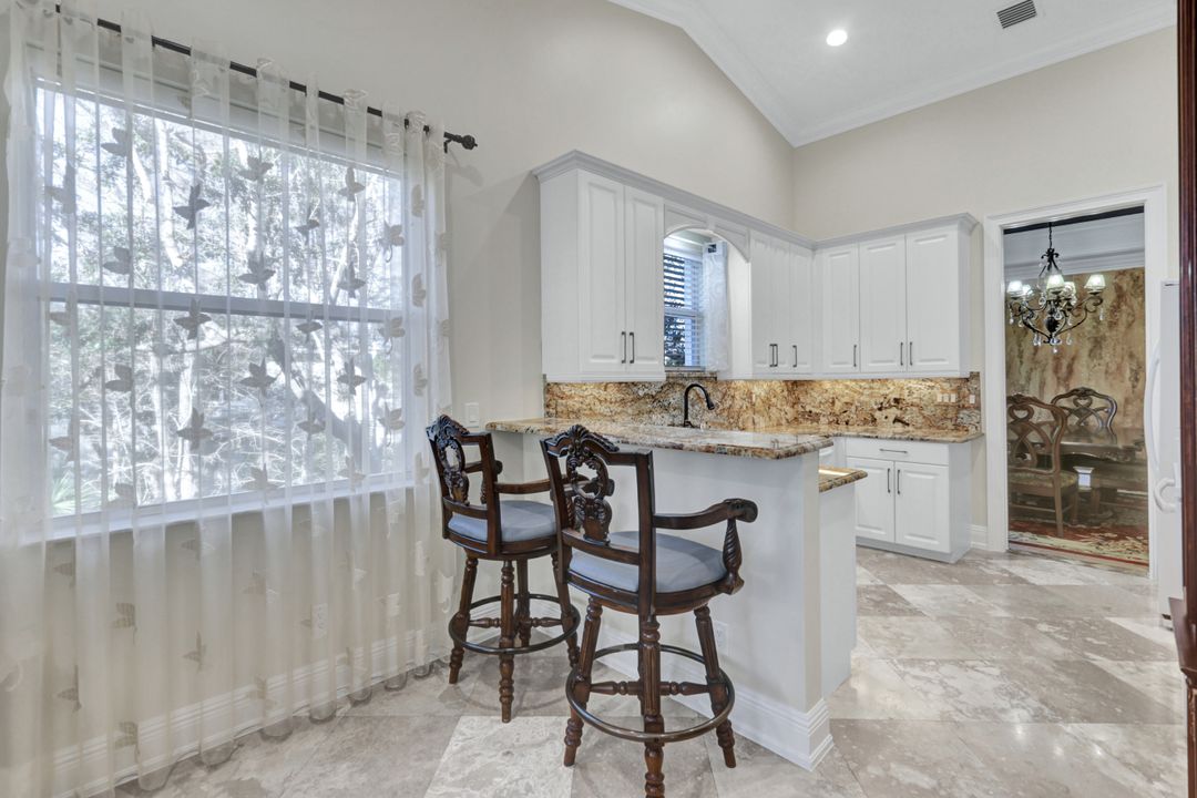 1345 Mariposa Cir #204, Naples, FL 34105