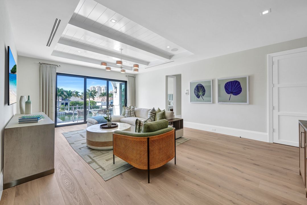 3637 Crayton Rd, Naples, FL 34103