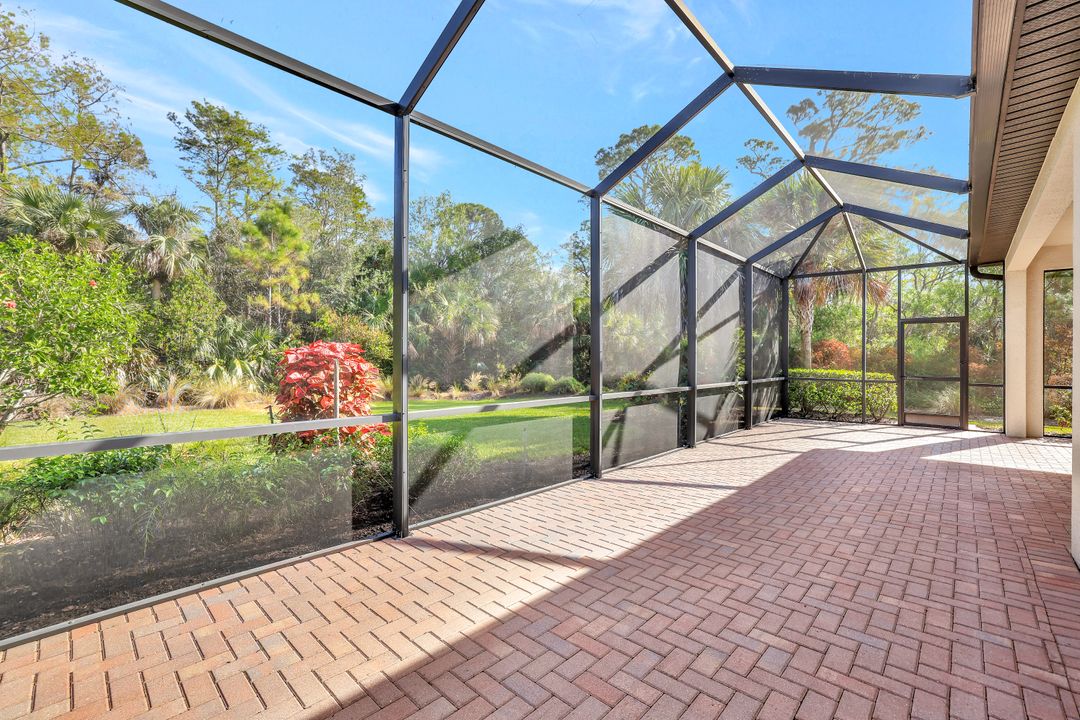 1275 Manado Dr, Naples, FL 34113