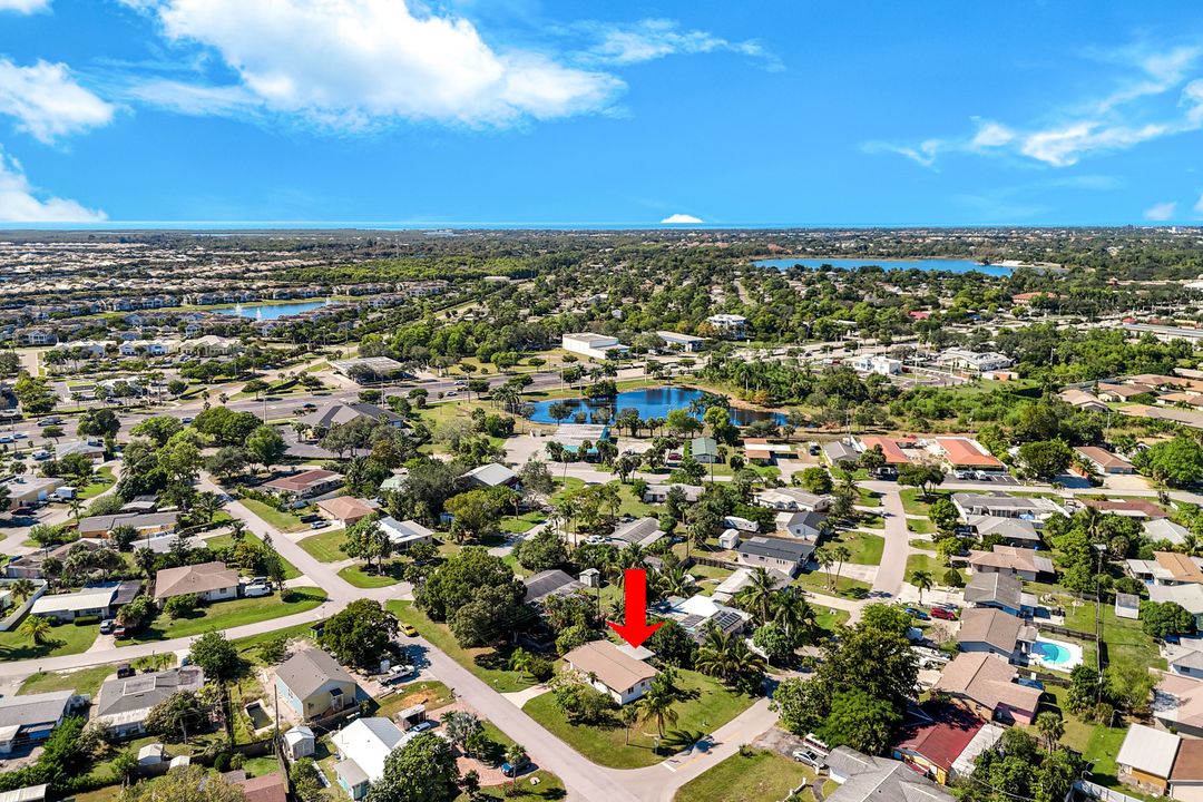 4862 Catalina Dr, Naples, FL 34112