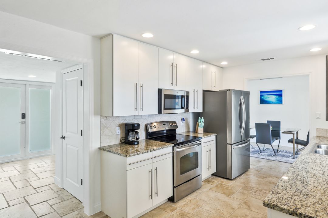 2302 SE 28th St, Cape Coral, FL 33904