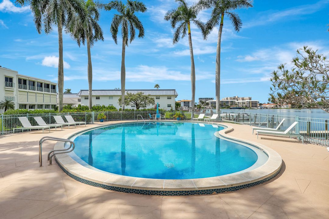 383 Harbour Dr #304, Naples, FL 34103