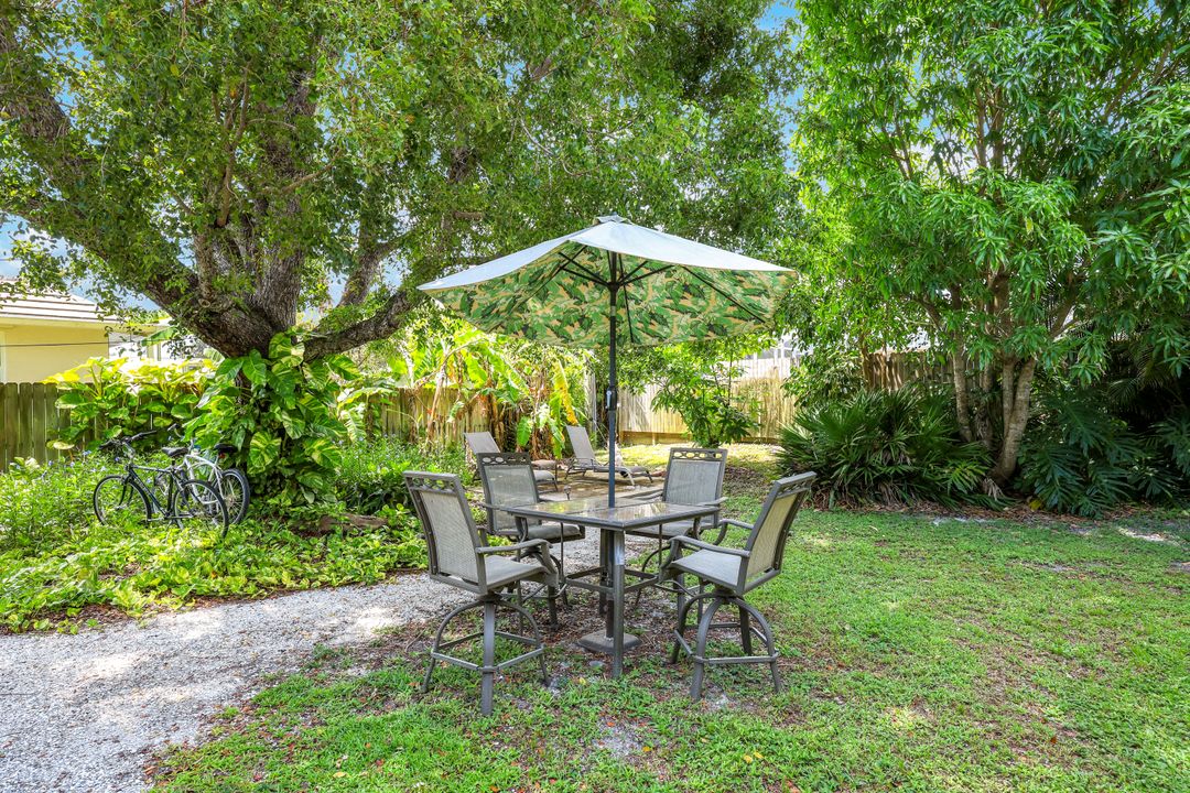 631 108th Ave N, Naples, FL 34108