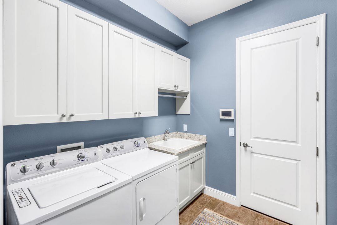 11925 Heather Woods Ct, Naples, FL 34120