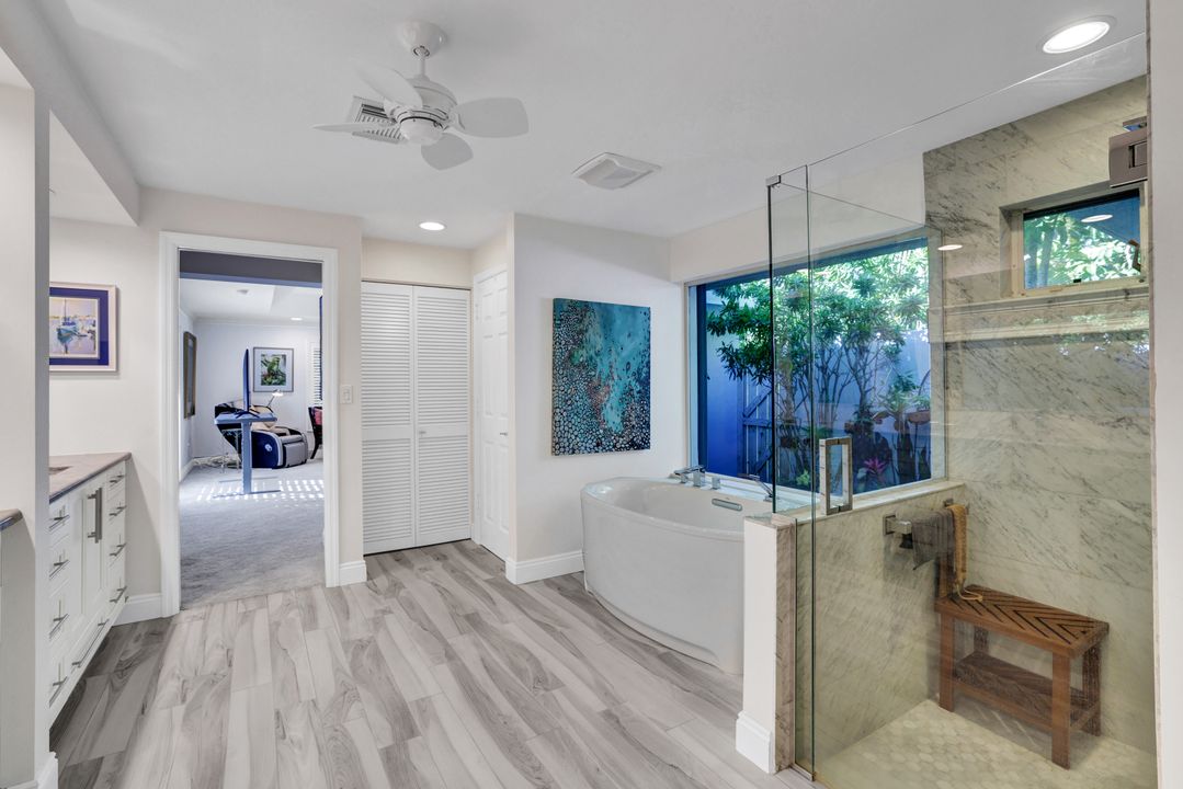 735 Old Trail Dr, Naples, FL 34103