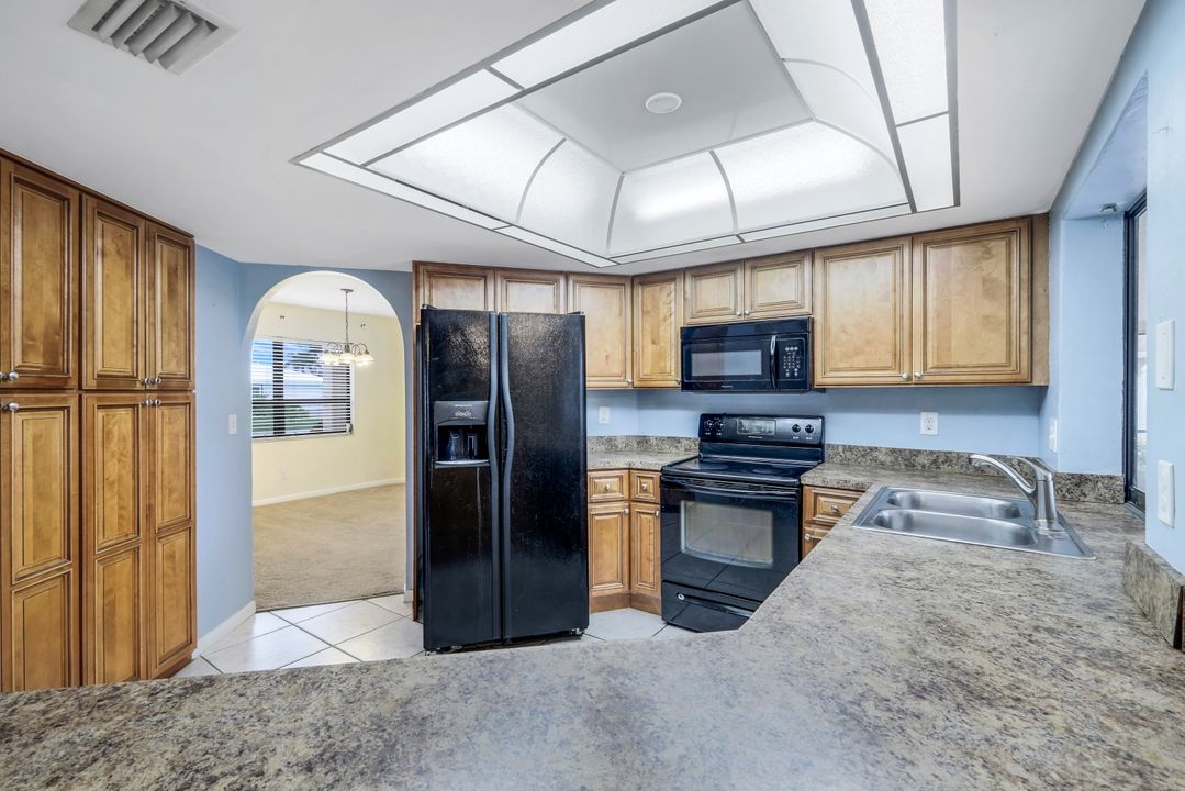 1925 SE 9th Terrace, Cape Coral, FL 33990