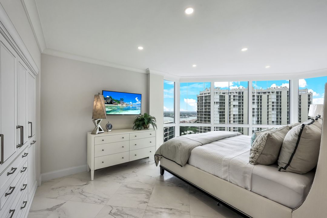 4041 Gulf Shore Blvd N #PH-6, Naples, FL 34103