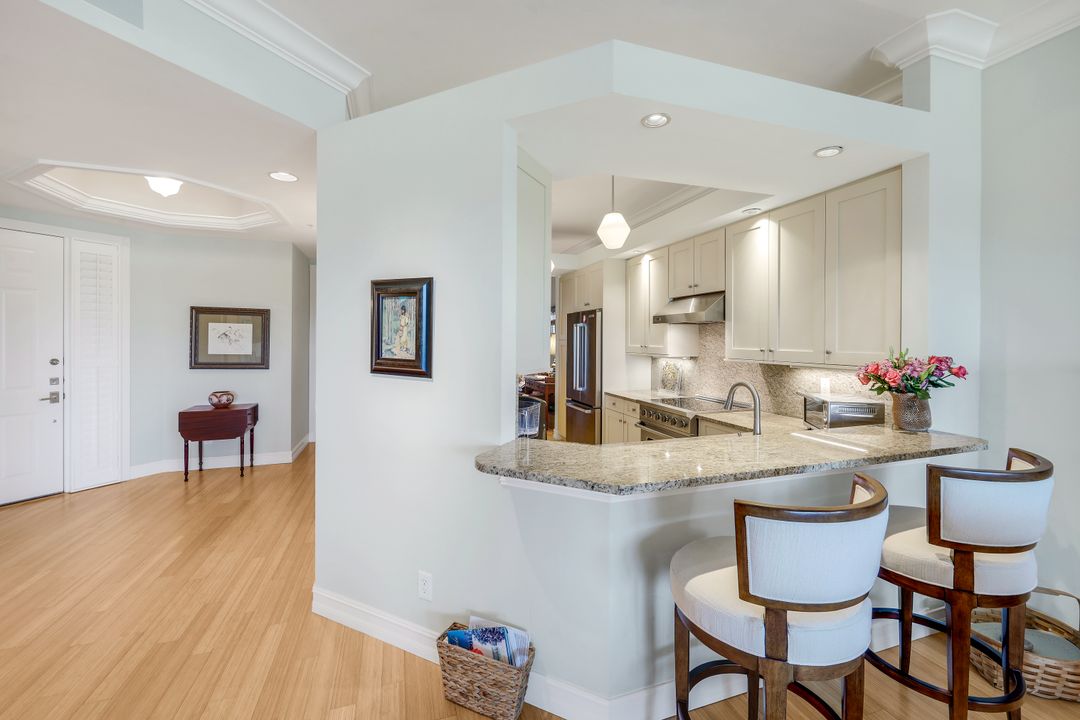 1895 Les Chateaux Blvd #302, Naples, FL 34109