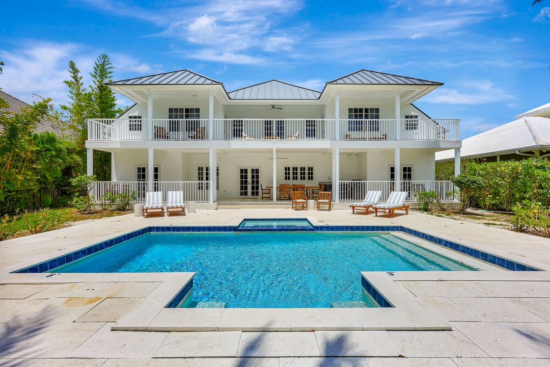 1500 Pelican Ave, Naples, FL 34102