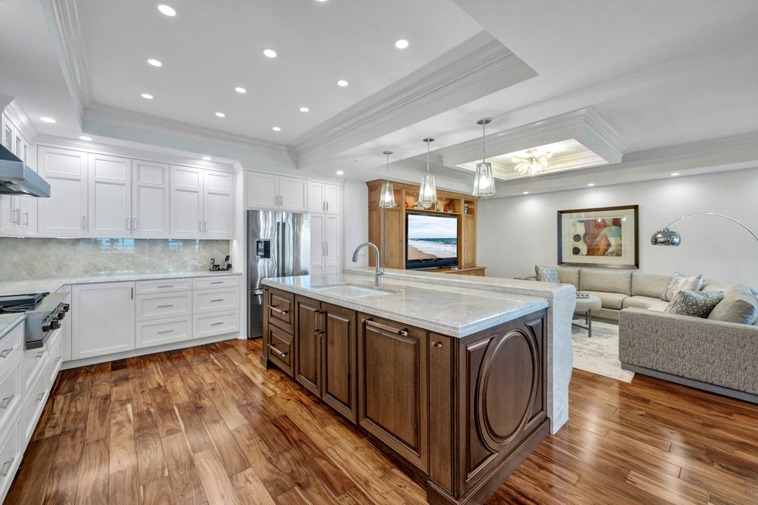 285 Grande Way #903, Naples, FL 34110